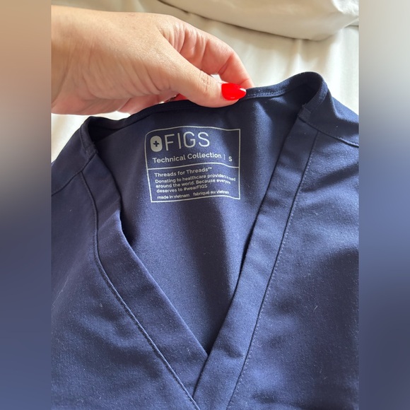 FIGS Women's Navy Blue Scrub Top - Picture 3 of 3